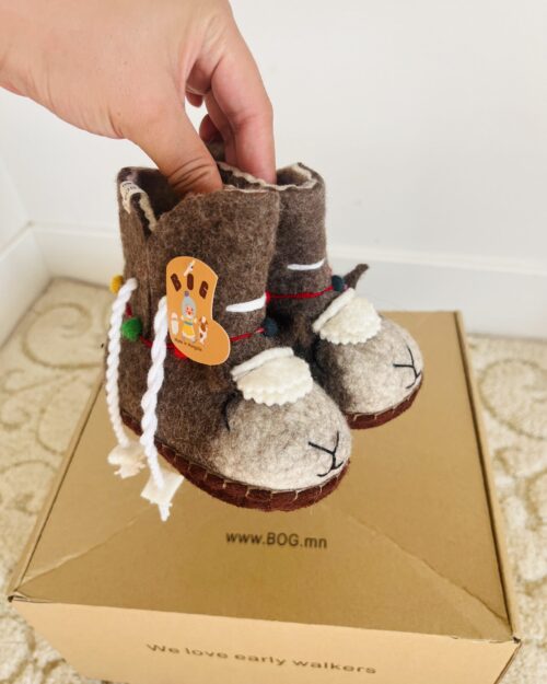 Нярайн бор лам гөрөөс загвар түрийтэй, резинэн ултай